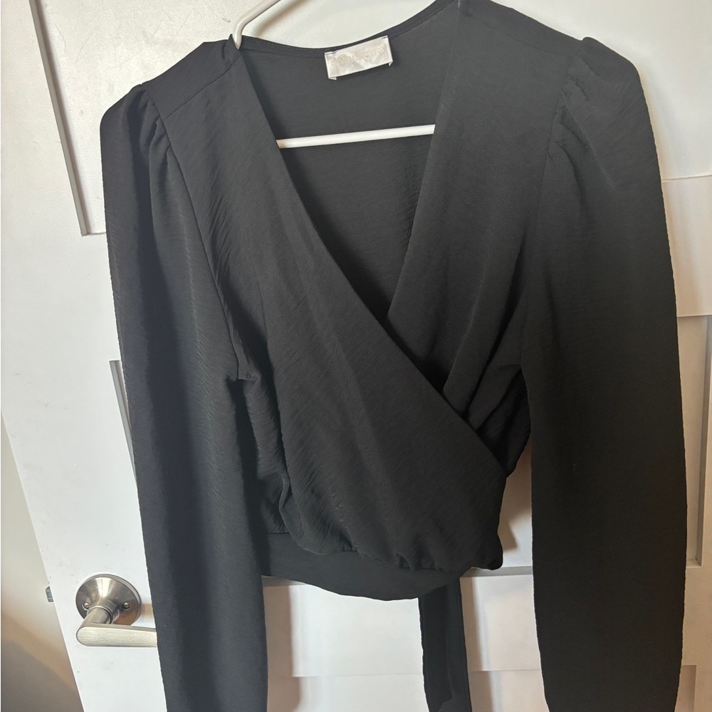Seven Sister Women’s Black Long Sleeve Draped Front Top (Crop)